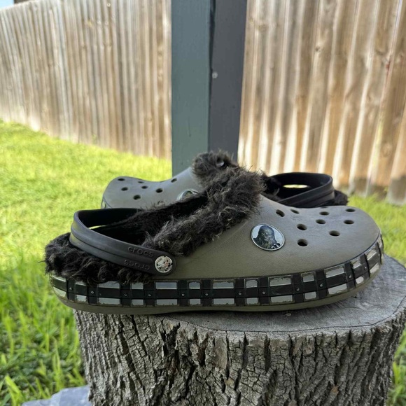 Used Star Wars Chewbacca Crocs Fur Lined Brown Clog men Sz 12 - Picture 1 of 14
